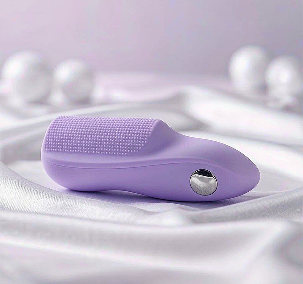 Telescoping App-Controlled Wearable Vibrator